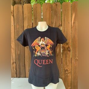 Retro Queen band graphic tee size Medium.